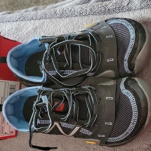 New Balance Womens Trail Running Tennis Shoes 7 Wide blue black